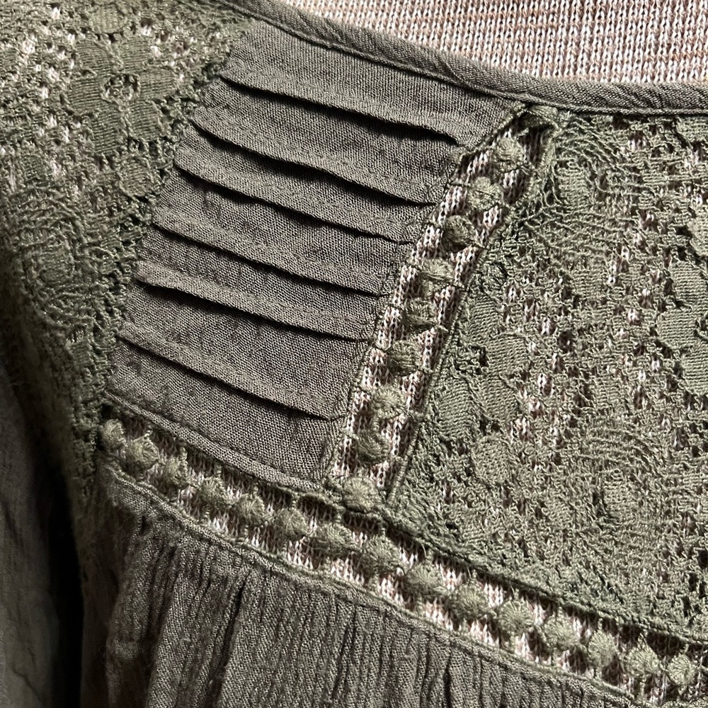 Liz Lange Maternity Olive Green Crochet Boho Top – Size M - Picture 5 of 7